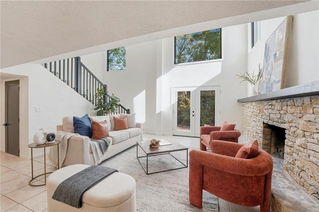 527 Lancelot Drive, Liberty, MO 64068