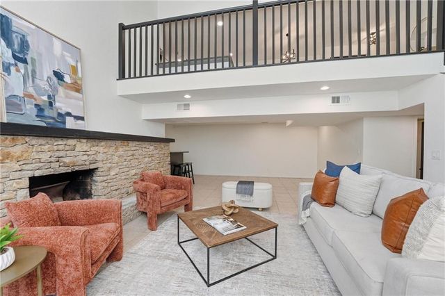 527 Lancelot Drive, Liberty, MO 64068