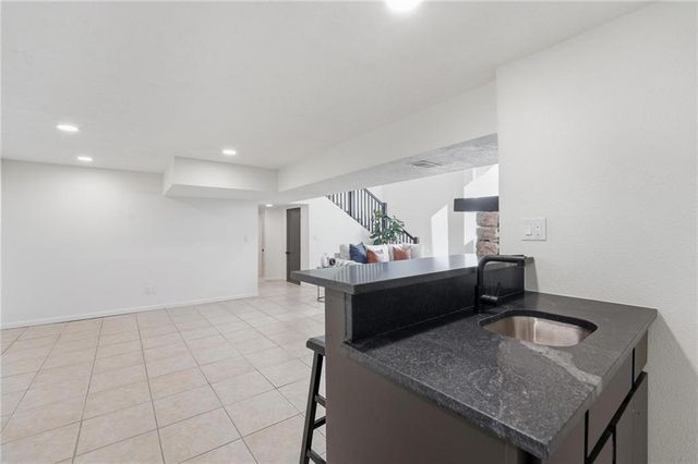 527 Lancelot Drive, Liberty, MO 64068