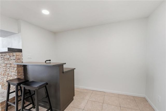 527 Lancelot Drive, Liberty, MO 64068