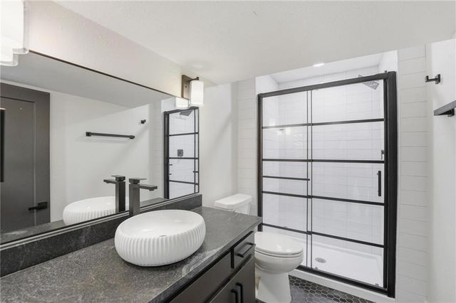 527 Lancelot Drive, Liberty, MO 64068