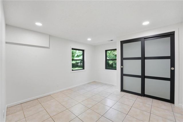 527 Lancelot Drive, Liberty, MO 64068