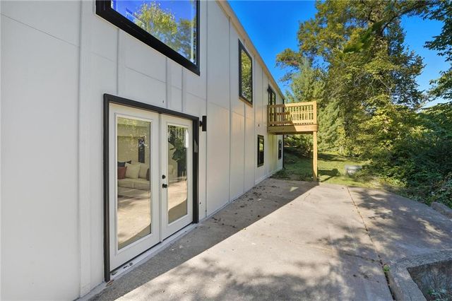 527 Lancelot Drive, Liberty, MO 64068