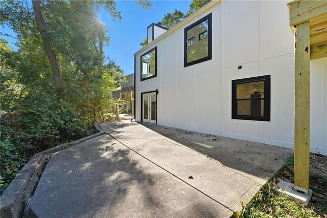 527 Lancelot Drive, Liberty, MO 64068