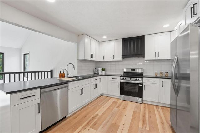 527 Lancelot Drive, Liberty, MO 64068