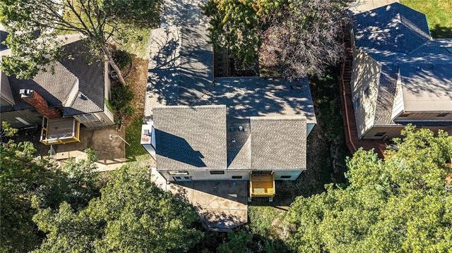 527 Lancelot Drive, Liberty, MO 64068