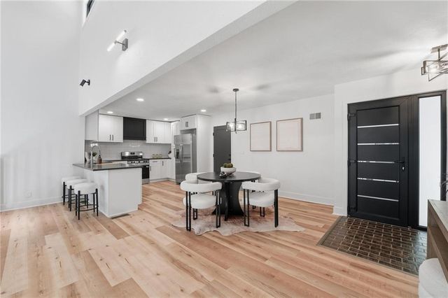 527 Lancelot Drive, Liberty, MO 64068