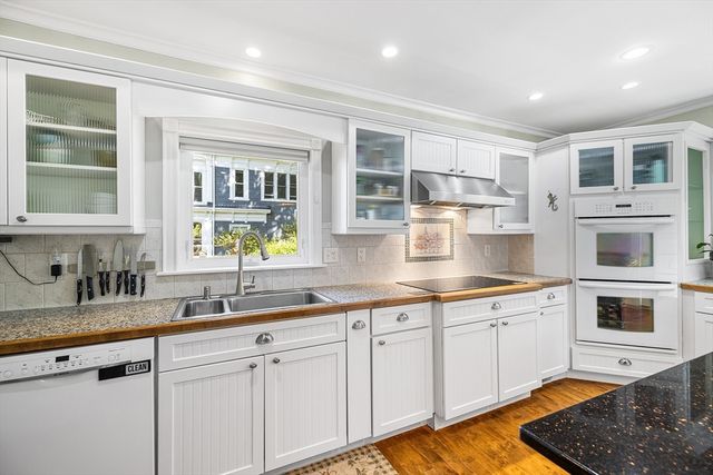 468 Main St, Amesbury, MA 01913