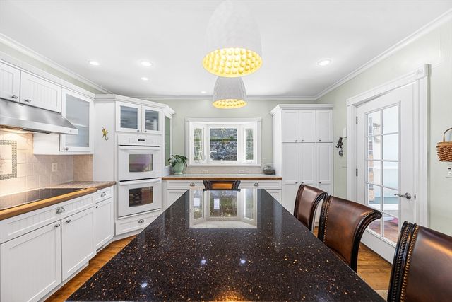 468 Main St, Amesbury, MA 01913