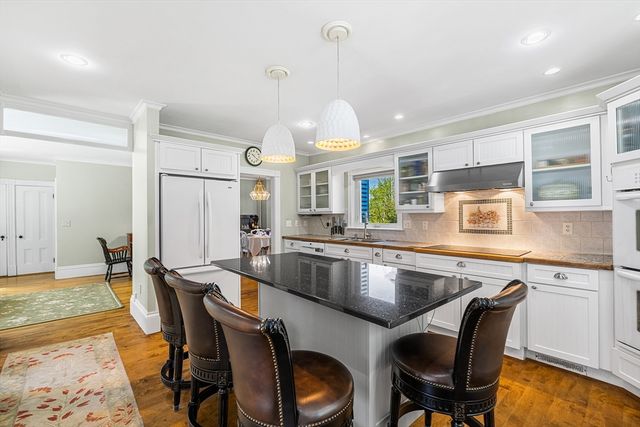 468 Main St, Amesbury, MA 01913
