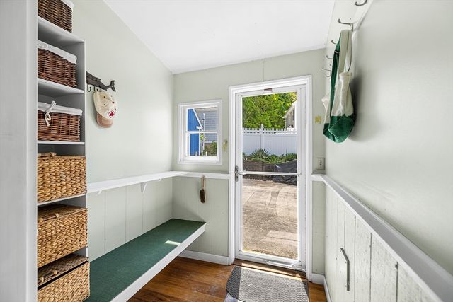 468 Main St, Amesbury, MA 01913