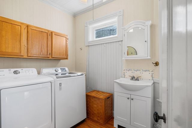 468 Main St, Amesbury, MA 01913