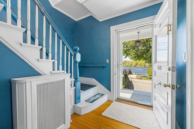 468 Main St, Amesbury, MA 01913