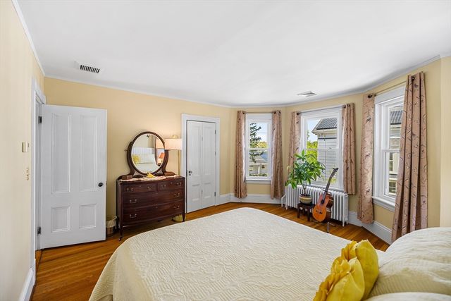 468 Main St, Amesbury, MA 01913