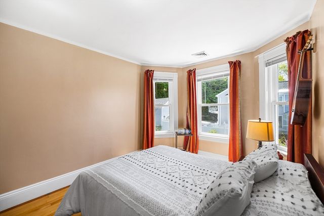 468 Main St, Amesbury, MA 01913