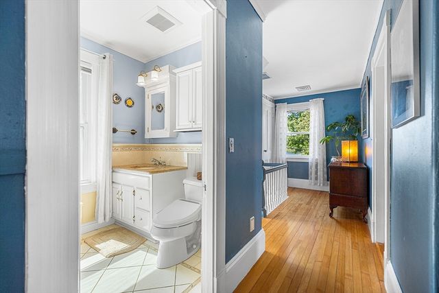 468 Main St, Amesbury, MA 01913