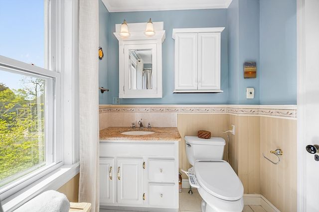468 Main St, Amesbury, MA 01913