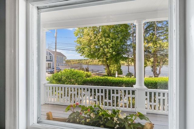 468 Main St, Amesbury, MA 01913