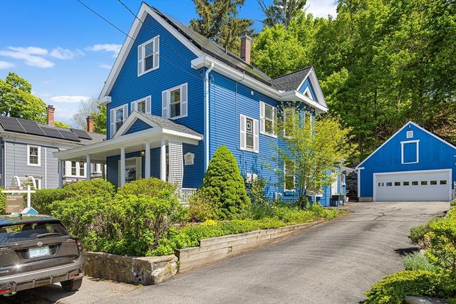 468 Main St, Amesbury, MA 01913