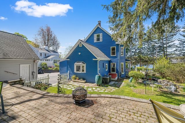468 Main St, Amesbury, MA 01913