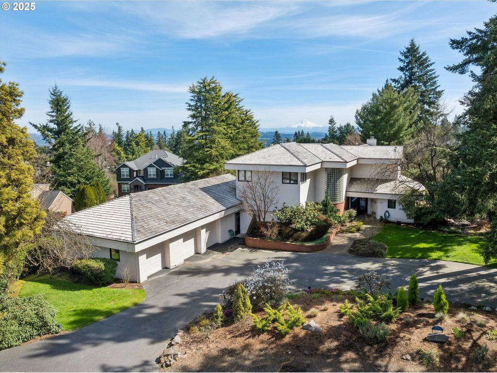 21950 SHANNON Ln, West Linn, OR 97068