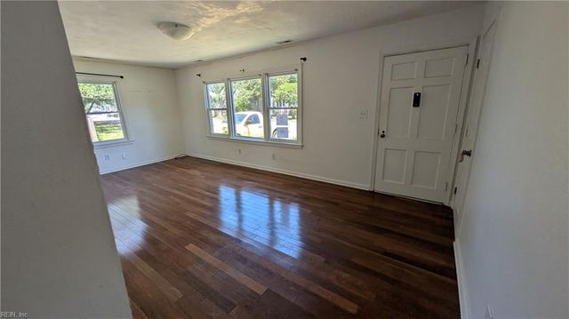 23 Laurel DR, Hampton, VA 23669