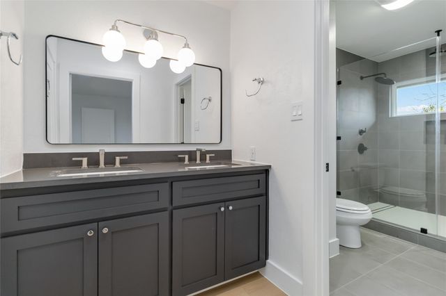 16 Country LN, Wimberley, TX 78676
