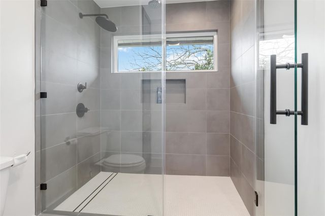 16 Country LN, Wimberley, TX 78676