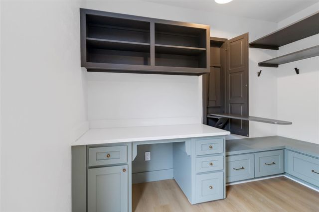 16 Country LN, Wimberley, TX 78676