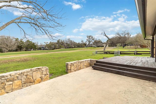 16 Country LN, Wimberley, TX 78676
