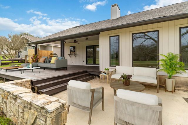 16 Country LN, Wimberley, TX 78676