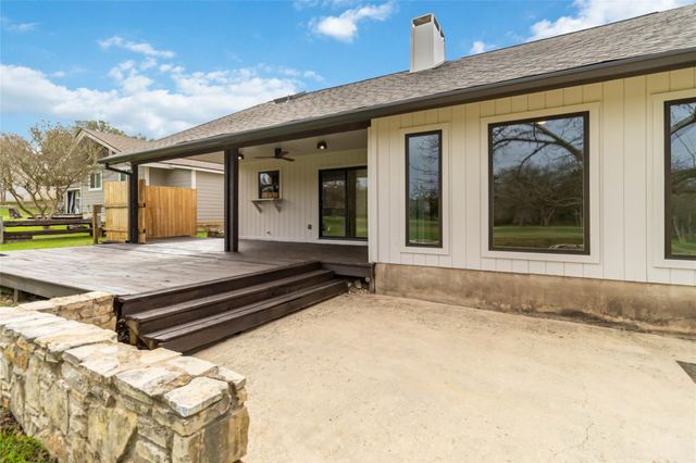 16 Country LN, Wimberley, TX 78676