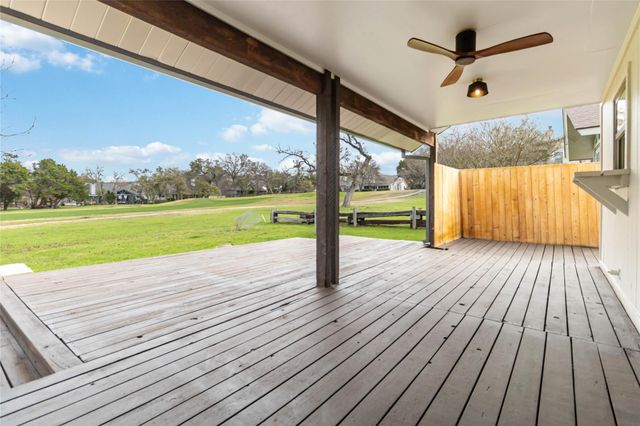 16 Country LN, Wimberley, TX 78676
