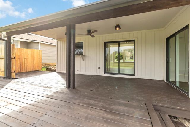 16 Country LN, Wimberley, TX 78676