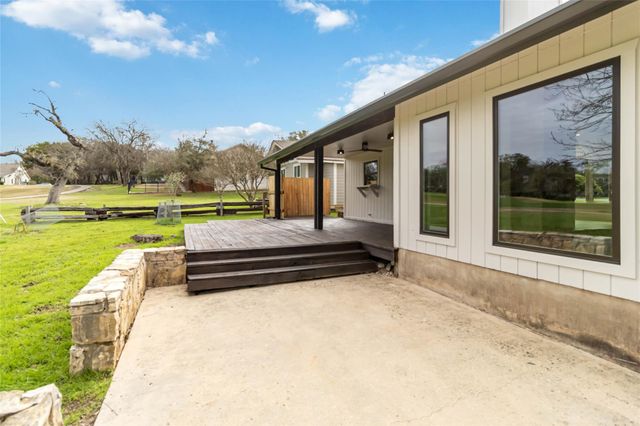 16 Country LN, Wimberley, TX 78676