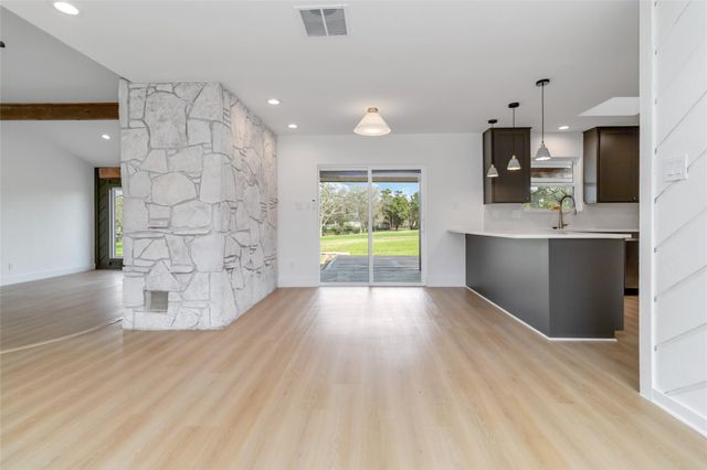 16 Country LN, Wimberley, TX 78676