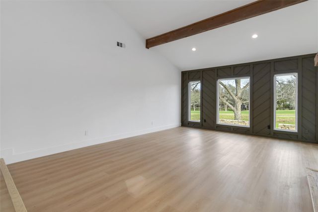 16 Country LN, Wimberley, TX 78676