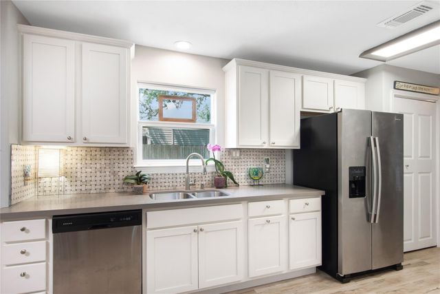 63 Hideaway Drive, Friendswood, TX 77546