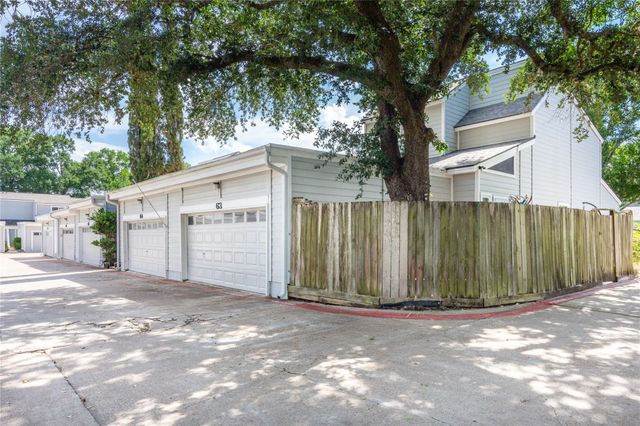 63 Hideaway Drive, Friendswood, TX 77546