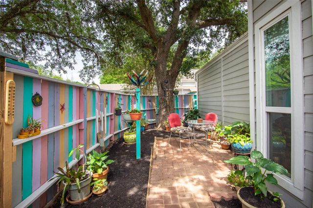 63 Hideaway Drive, Friendswood, TX 77546