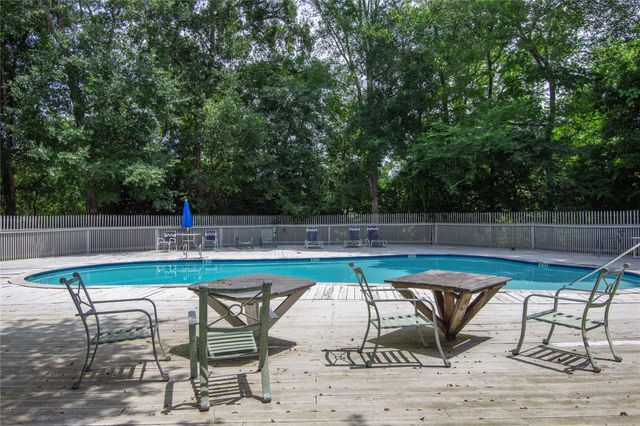 63 Hideaway Drive, Friendswood, TX 77546