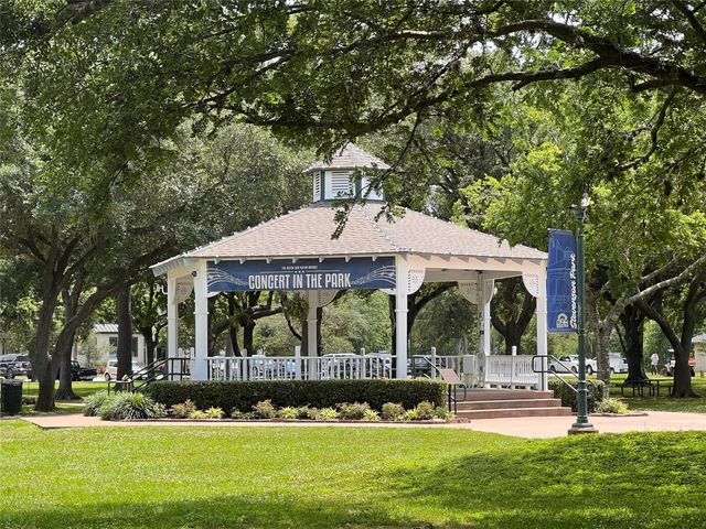 63 Hideaway Drive, Friendswood, TX 77546