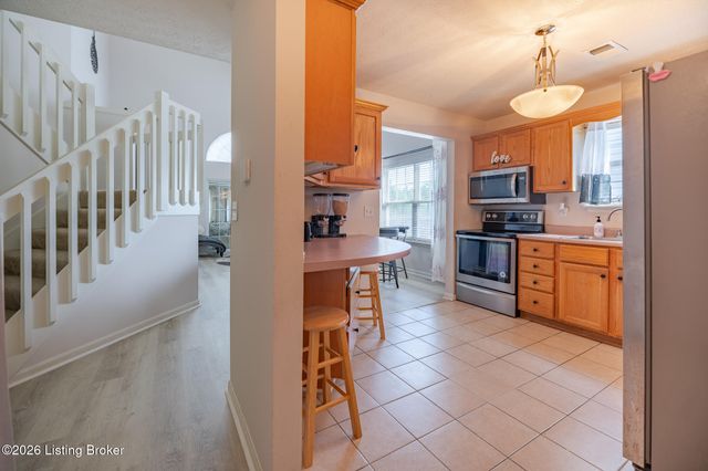 3916 Mimosa View Dr, Louisville, KY 40299