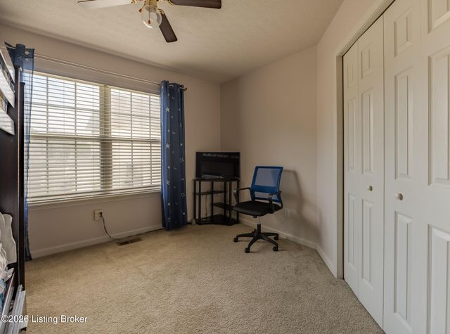 3916 Mimosa View Dr, Louisville, KY 40299