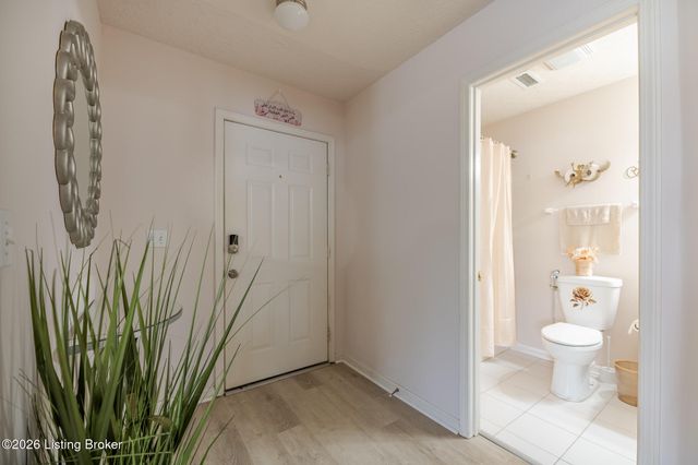 3916 Mimosa View Dr, Louisville, KY 40299