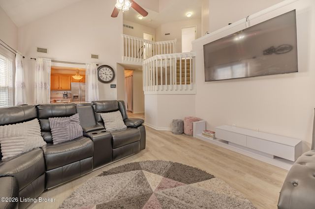 3916 Mimosa View Dr, Louisville, KY 40299
