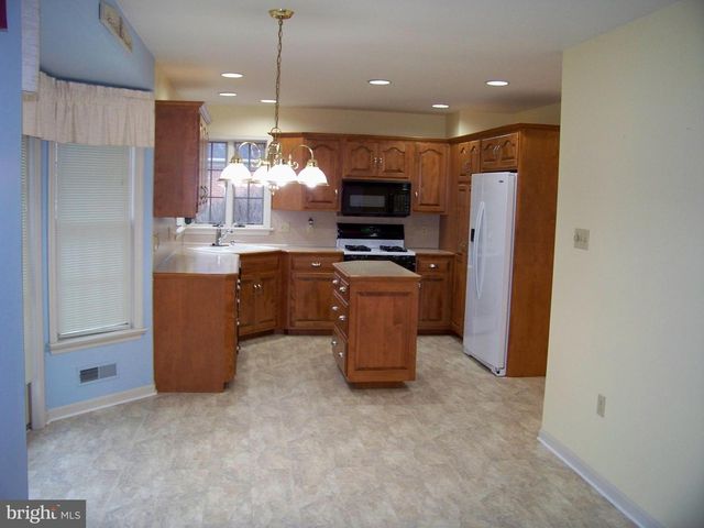 339 PORTLAND PL, Lititz, PA 17543