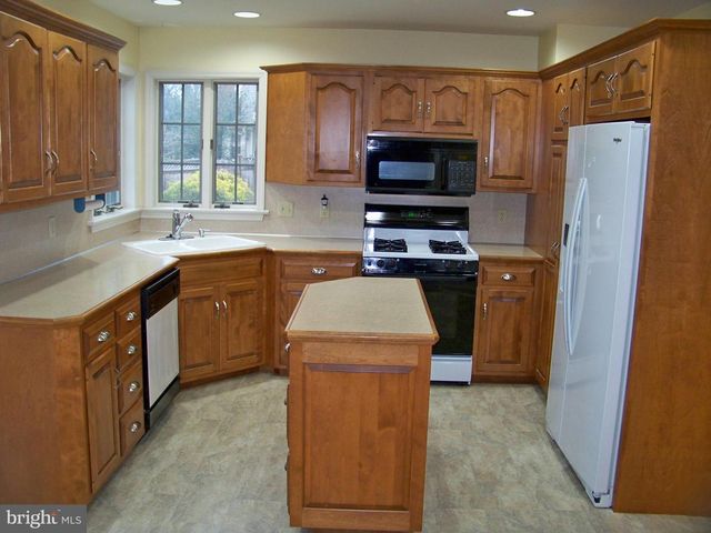 339 PORTLAND PL, Lititz, PA 17543