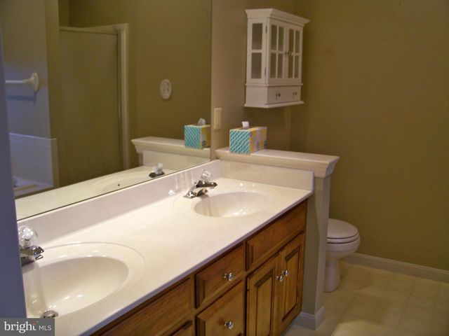 339 PORTLAND PL, Lititz, PA 17543