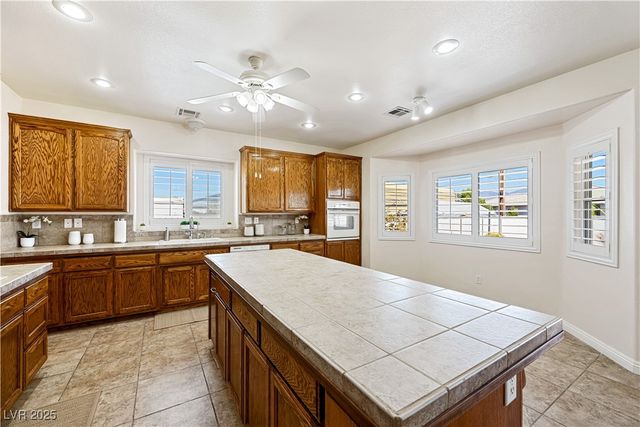 2201 Valentine Avenue, Pahrump, NV 89048